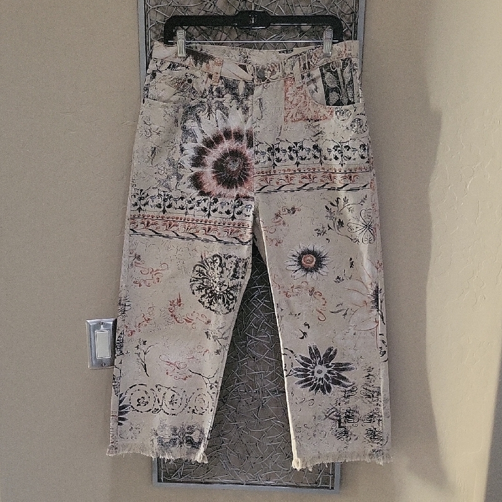 Chico's Beige Floral Cropped Jeans
